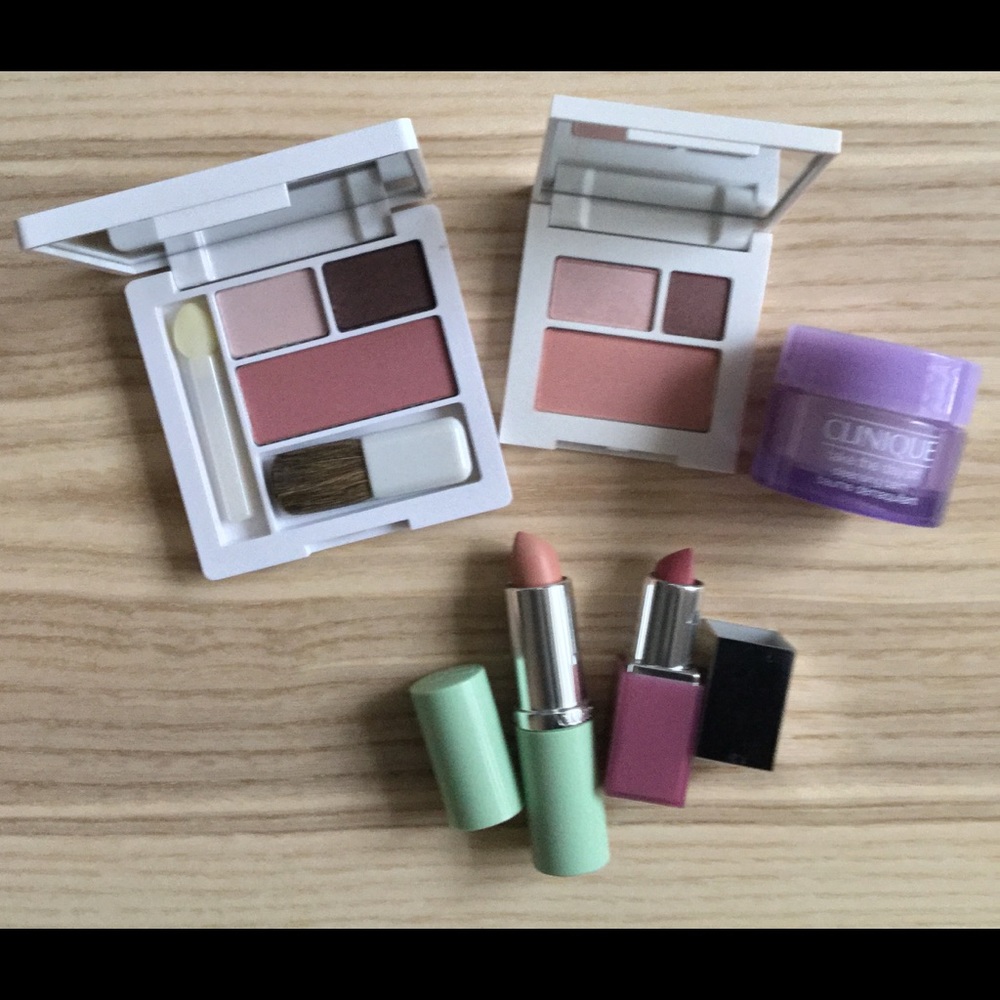 Clinique cosmetics kit + bonus freebies!